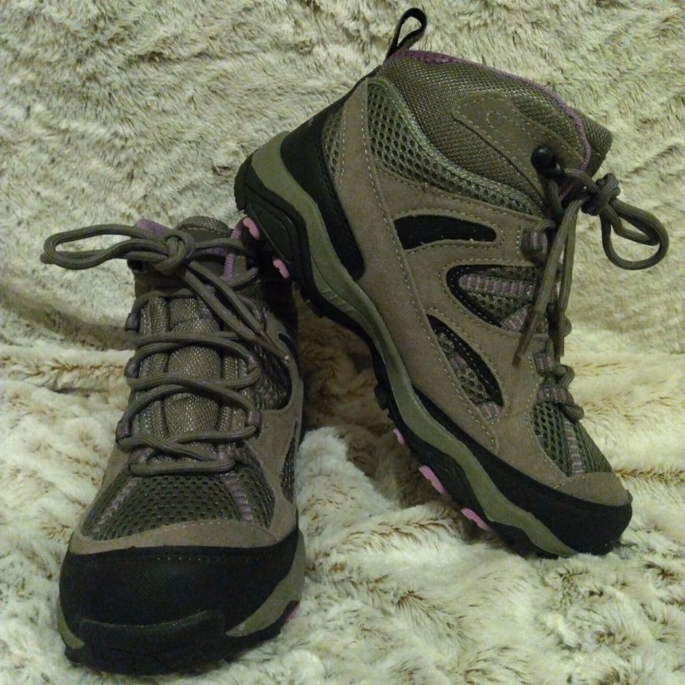 Gander Mountain girls shoes. - Picture 5 of 10
